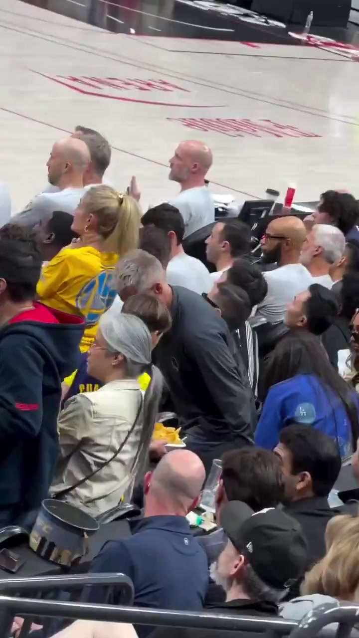 Steve Kerr confused by his doppleganger in the crowd preview image