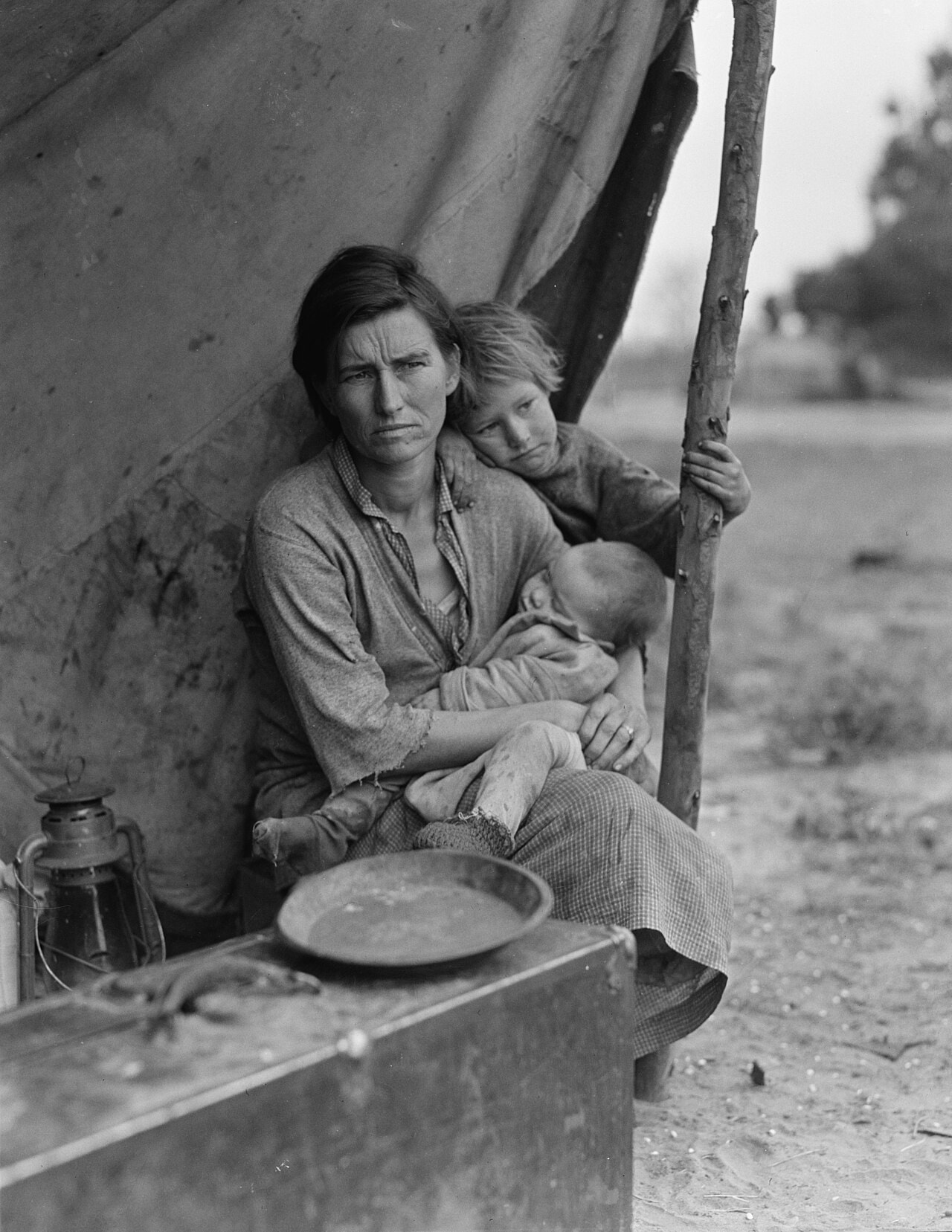 Pics - A photo from Dorothea Lange's Migrant Mother series portraying the hardships of the great depression in 1936