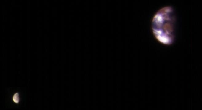 InterestingAF - Earth and the Moon photographed from Mars 127 million miles away