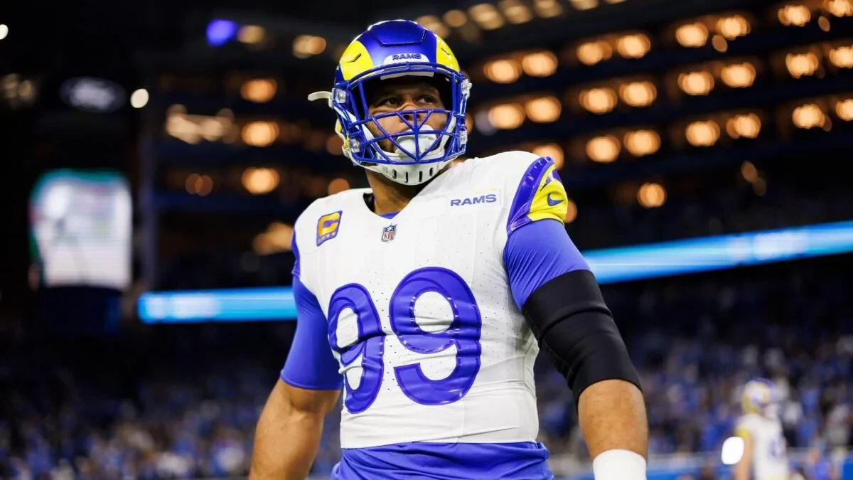 Aaron Donald back: Three-time Defensive Player of the Year returning to Rams for 2026 season preview image