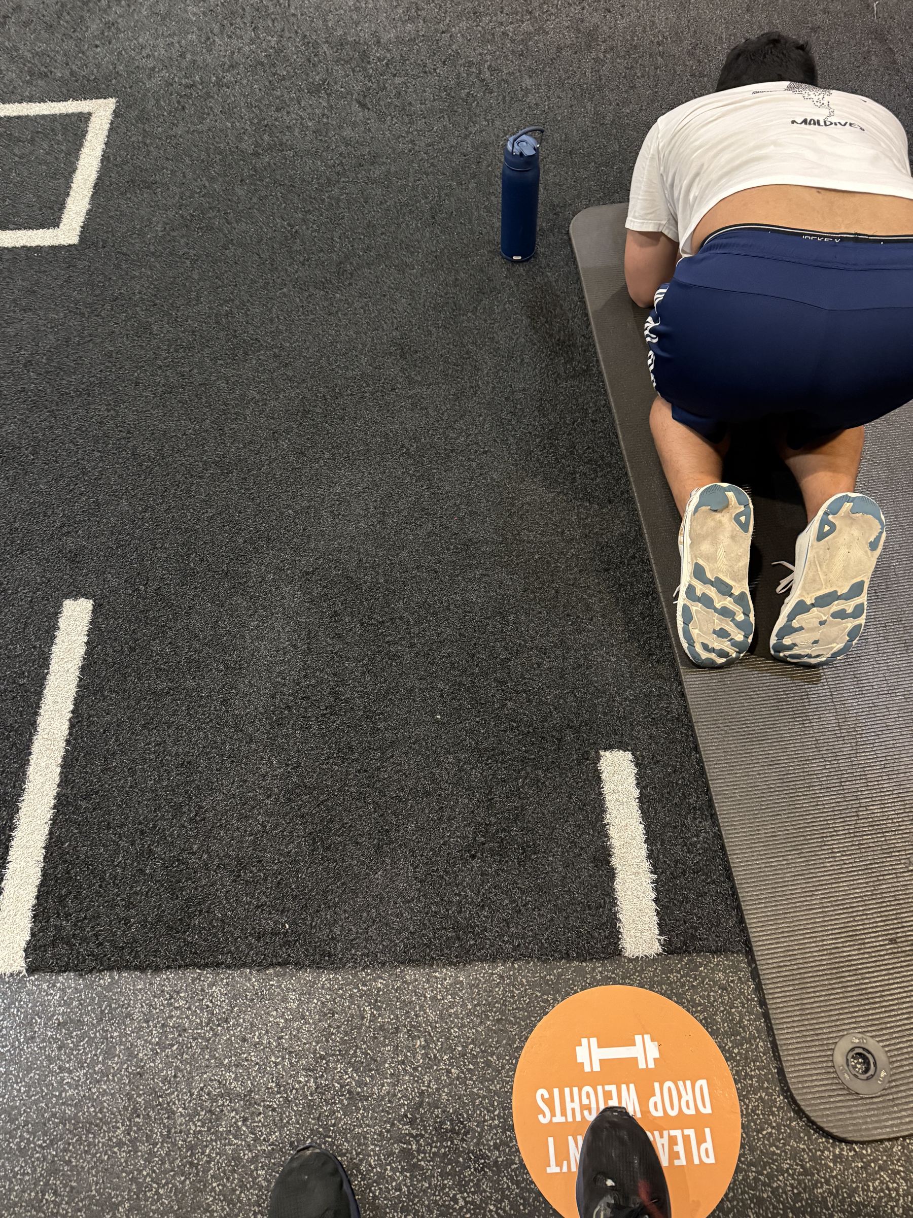 AnnoyingAF - Guy starts working out right in front of me wtf