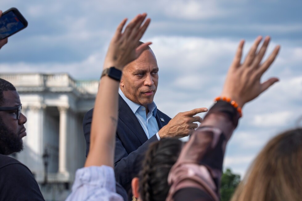 Jeffries says House Democrats reaching to flip Trump districts in attempt to repeat their 2018 sweep preview image