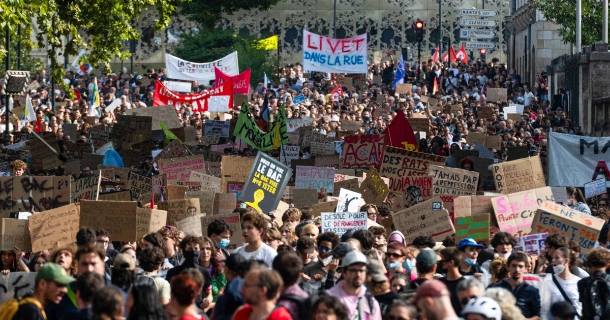 France shuts down 900 schools in response to violent protests preview image
