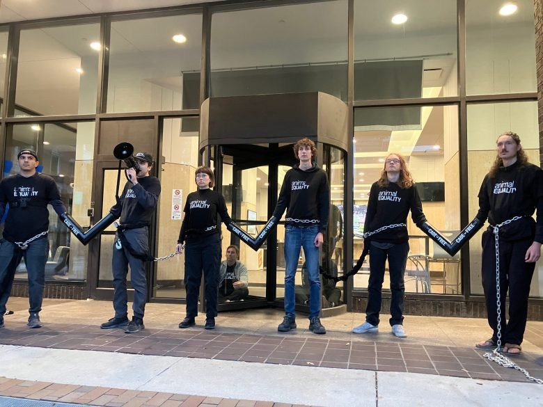 Pics - Activists chain themselves to Kroger, cops bring the bolt cutters