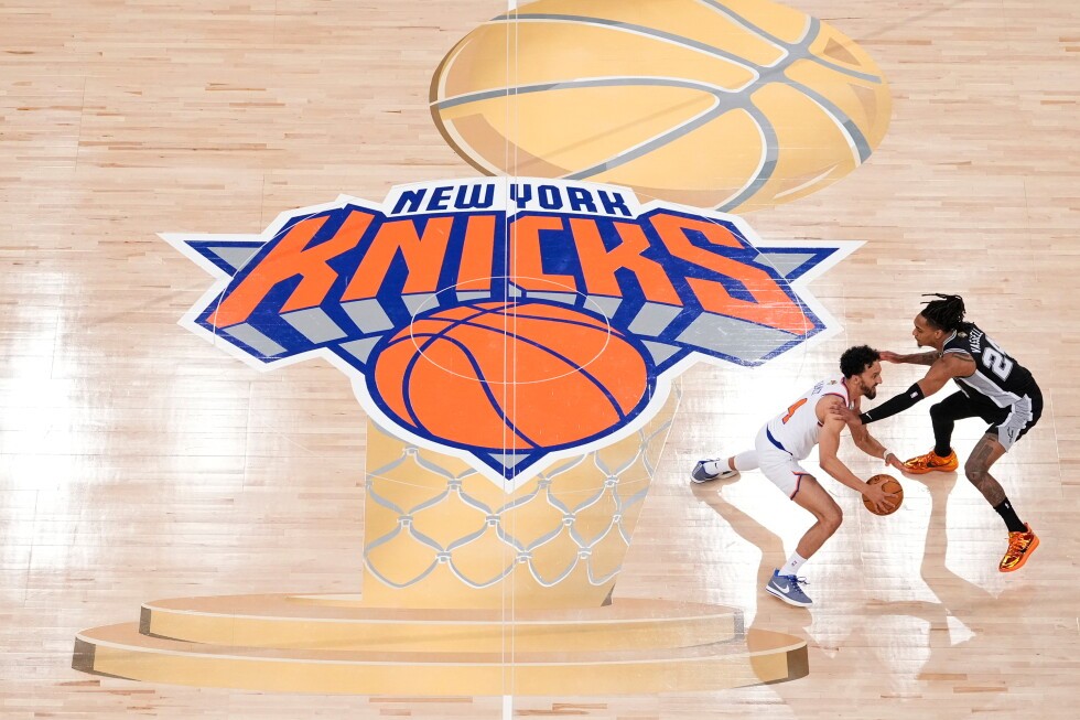 Knicks pause ticket sales after mistake caused them to be listed at prices too high preview image