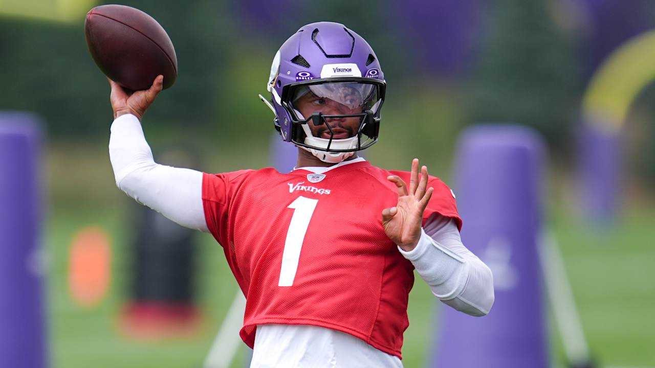 Vikings QB Kyler Murray (concussion) out Sunday vs. Bears; Carson Wentz to start preview image